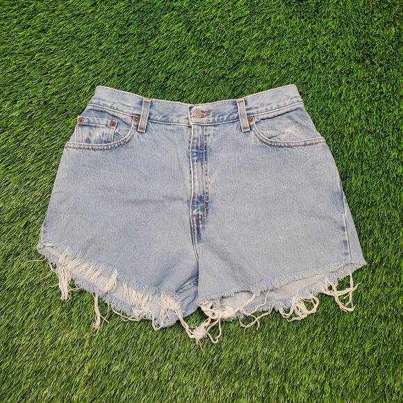Vintage Levi's 550 Cut-Off Denim Shorts Womens 10 / 30" Waist - Picture 1 of 9